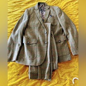 Paisley & Gray Herringbone Blazer with Red Accents Pants size 34/32
